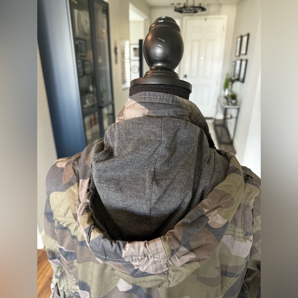 NWT - AMAZINGLY CUTE CAMO UTILITY JACKET WITH ZIP OFF HOOD - XL - Picture 8 of 12
